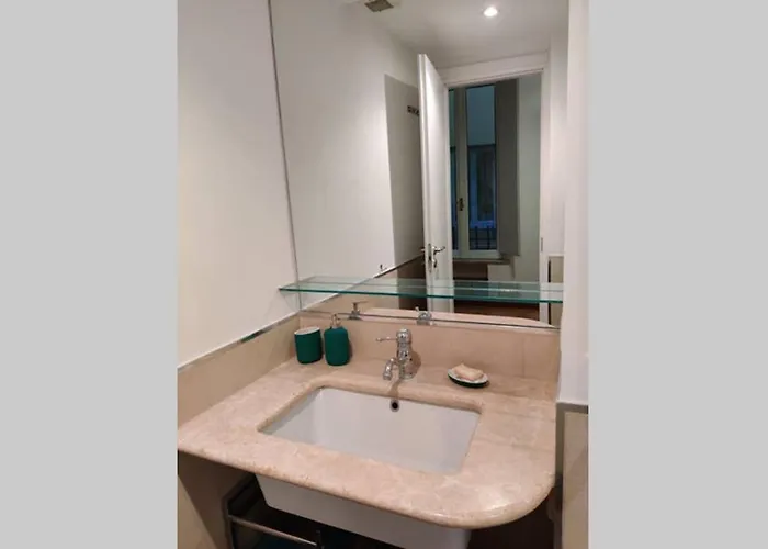 Lanza Tomasi - Centre *